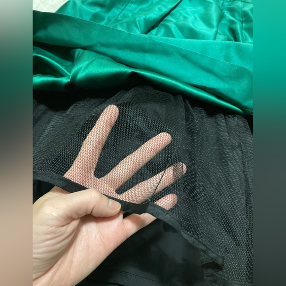 Freda’s Emerald Green Satin High Waist Knee Length Pleated Midi Skirt - size 8 - Picture 6 of 7